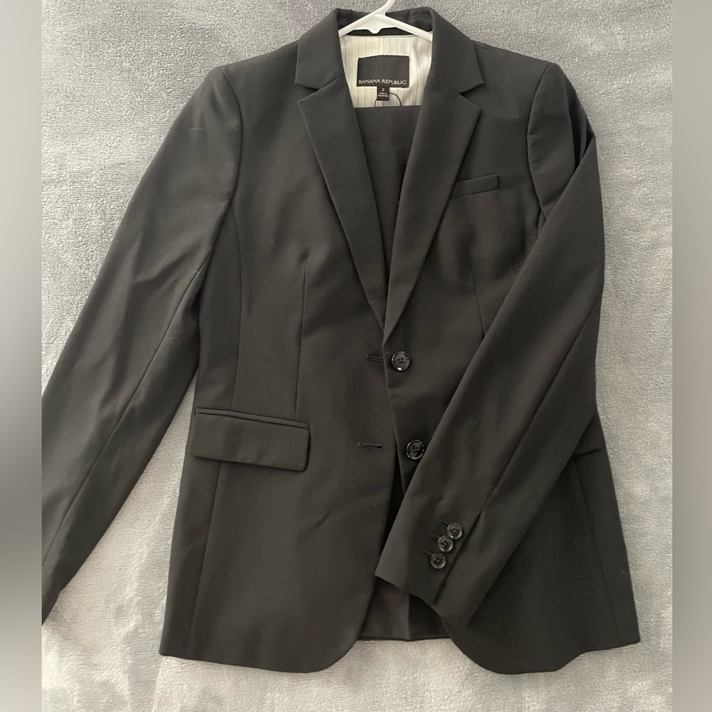 Banana Republic Women’s Black Wool Suit (size 2)